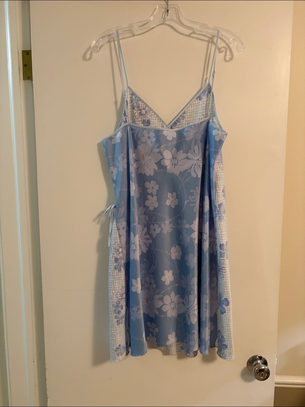 🔹 Satin Robe & Slip Set  💎 - Picture 5 of 10